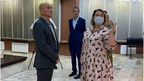«Родина» организовала для красноярских школьников урок с Героем России Богатовым