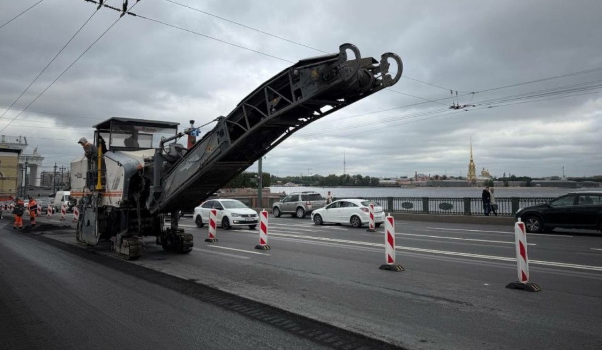 Начались ремонтные работы на Дворцовом мосту