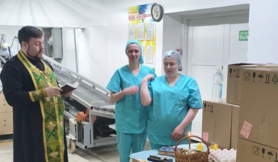 Благочестивая традиция перед Пасхой началась на "Птицефабрике Чайковская"