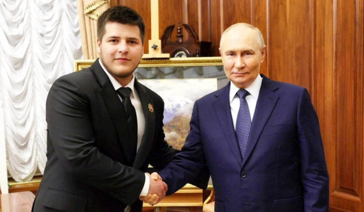 17-летний сын Кадырова обратился к Путину и опубликовал совместное фото