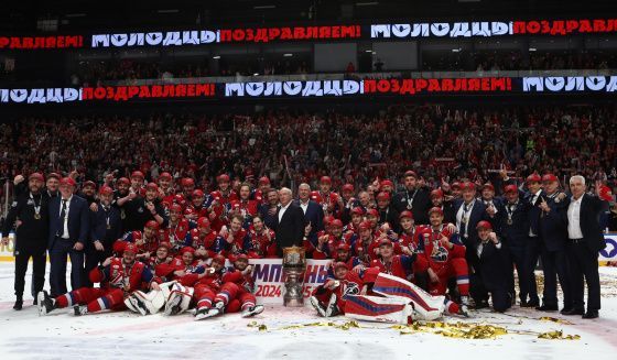 "Впервые в истории": Кубок Гагарина выиграл "Локомотив"