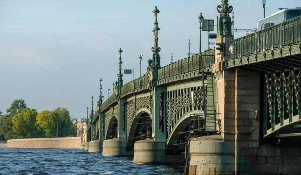 Петербуржцам разрешили утренние крики с Троицкого моста