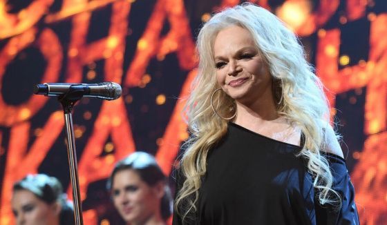 Россияне массово возвращают билеты на концерты Долиной