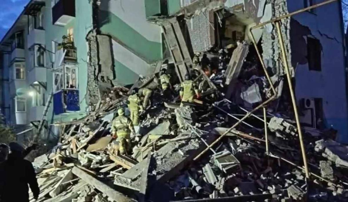 МЧС привлекло дополнительные силы к месту обрушения дома в Сызрани