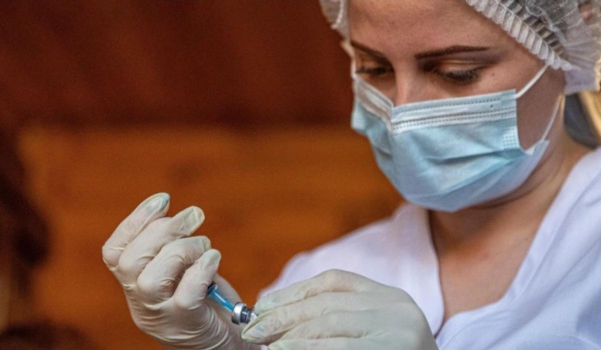 Новосибирск вводит ограничения из-за всплеска гриппа и COVID-19