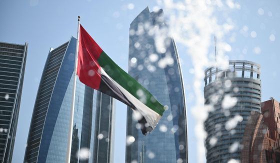 Взрывы в Абу-Даби привели ОАЭ к экстренному закрытию воздушного пространства