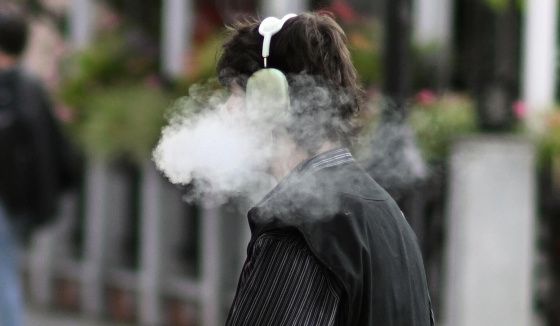 Депутат Гусев предложил приравнять вейпы к наркотическим веществам