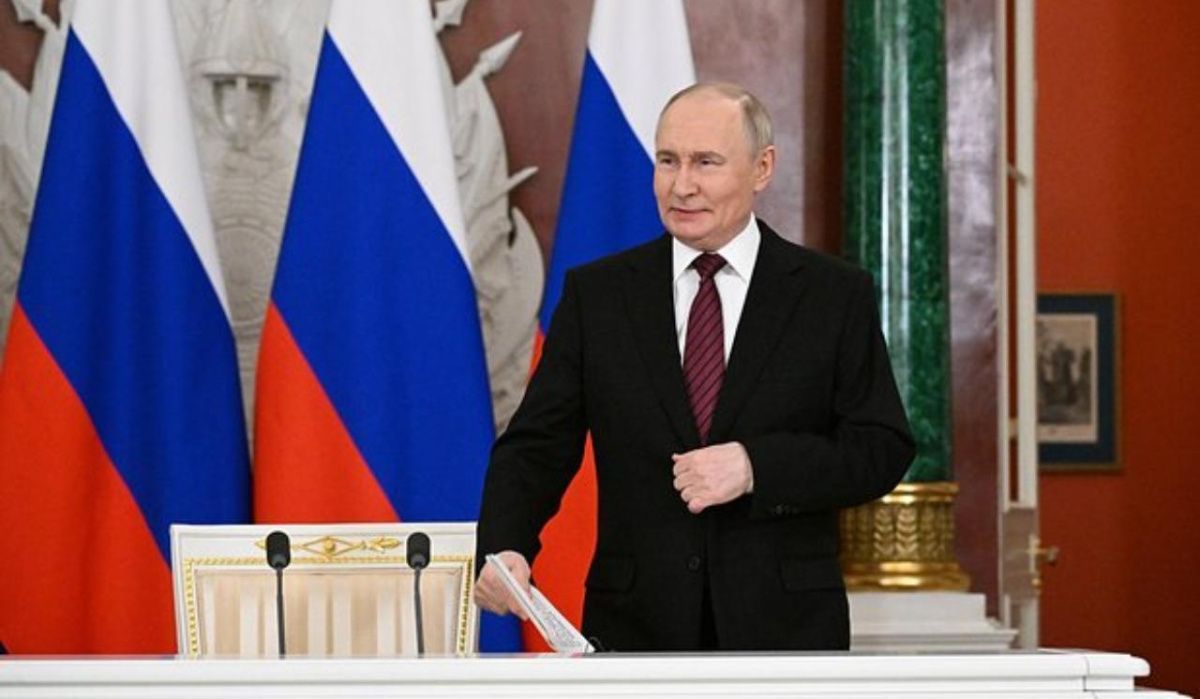 Путин осудил введение антироссийских санкций, назвав их инициаторов "придурками"