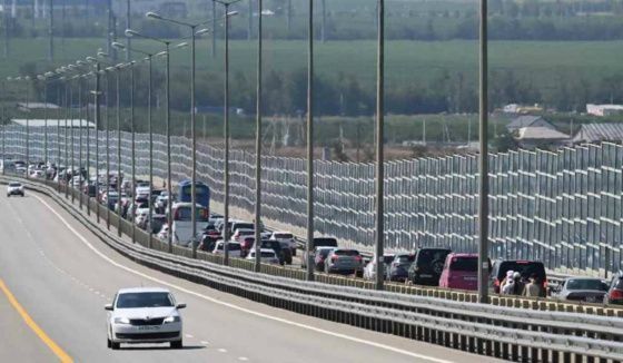 Минтранс объявил о введении новых правил проезда по Крымскому мосту