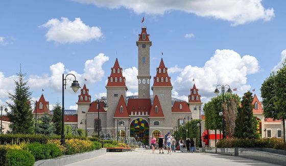 В парке «Остров мечты» открыли новую уличную зону для посетителей