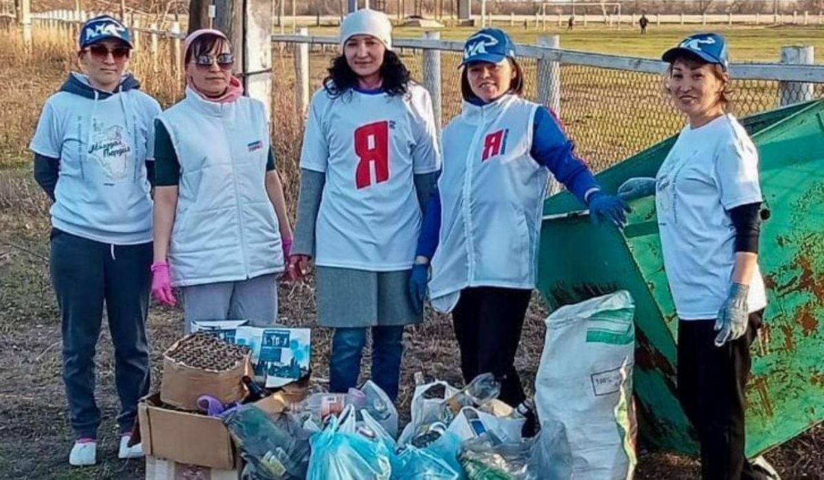 Молодогвардейцы Хайбуллинского района Башкирии провели субботник