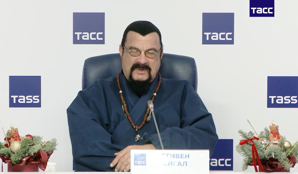 Стивен Сигал признался в любви к русскому стилю празднования Нового года