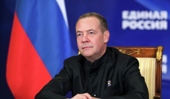 Медведев о выступлении Зеленского в Давосе: "Импотентам из ЕС плюют в лицо"