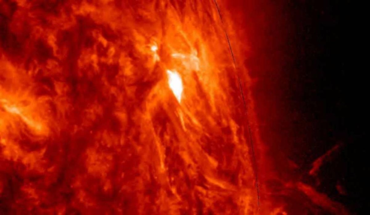 Мощная вспышка произошла на Солнце