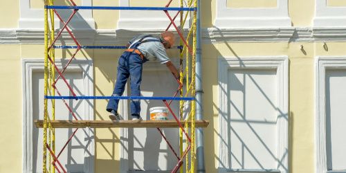 Более 90 млрд рублей потратят на ремонт и оснащение школ в России