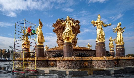 В Москве начали подготавливать фонтаны к закрытию сезона