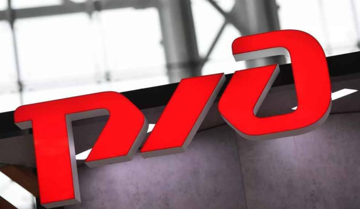 Семь вагонов пассажирского поезда сошли с рельсов в Ульяновской области