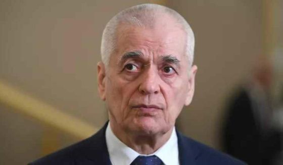 Онищенко рекомендовал россиянам воздержаться от поездок за рубеж из-за опасности инфекций