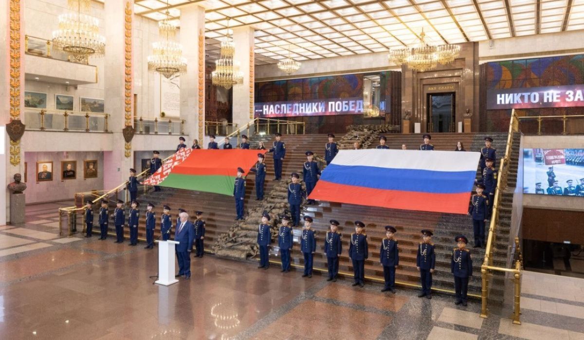 Флаги России и Беларуси торжественно развернут в Музее Победы