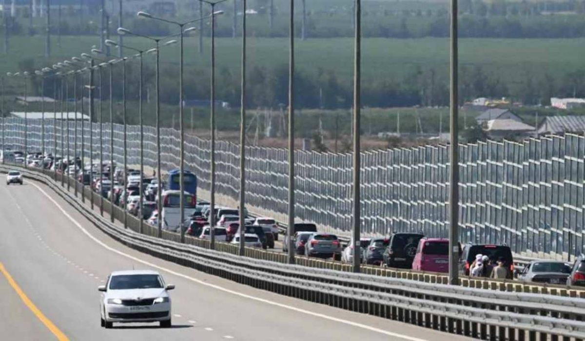 Минтранс объявил о введении новых правил проезда по Крымскому мосту