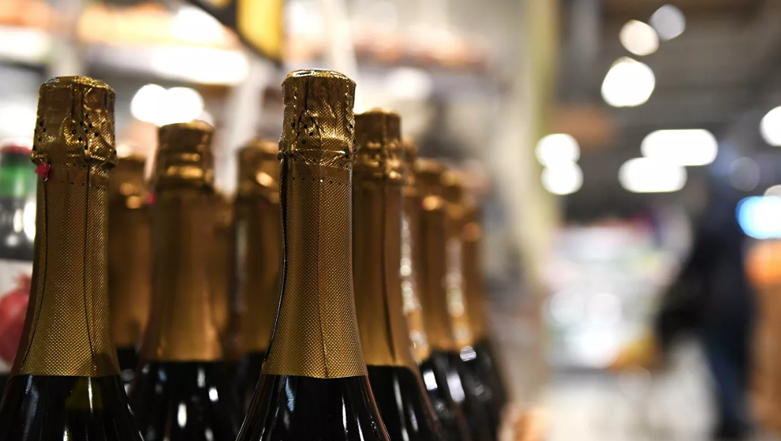 Роскачество оценило риск купить контрафактное вино в магазине