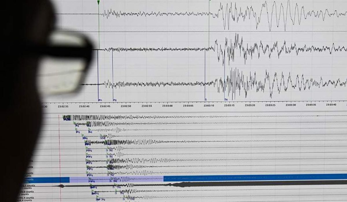 Япония объявила угрозу трёхметрового цунами после землетрясения