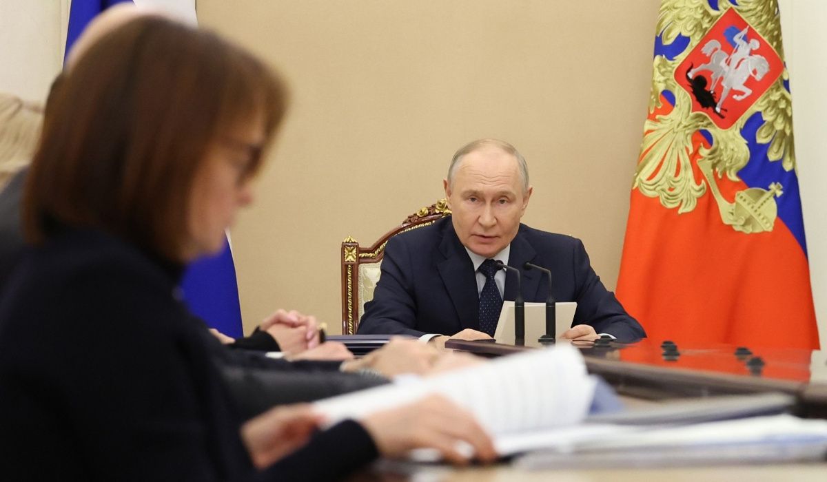 Путин попросил объясненить отставание российской экономики от прогнозов