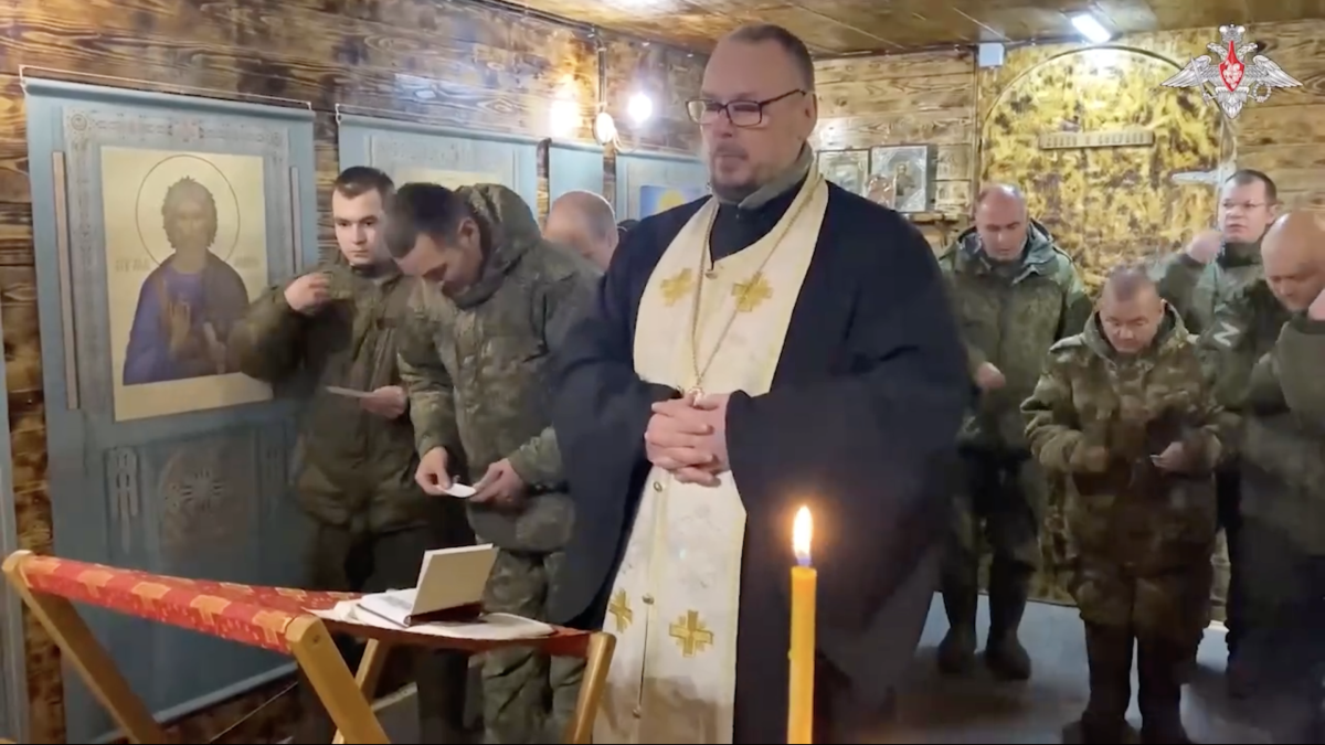 На передовой: российские военные отметили Рождество на боевых позициях