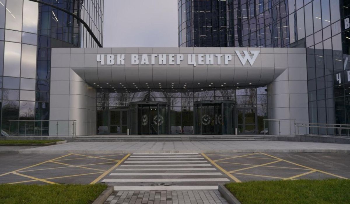 Скрещивали талантливых с опытными: Евгений Пригожин побывал на презентации проектов для «ЧВК Вагнер Центра»