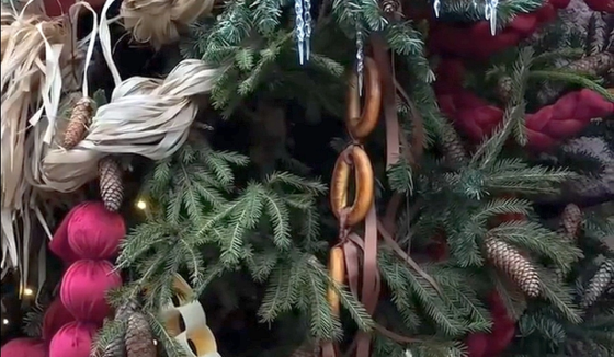 Скандал в Петербурге: баранки на елке возмутили горожан