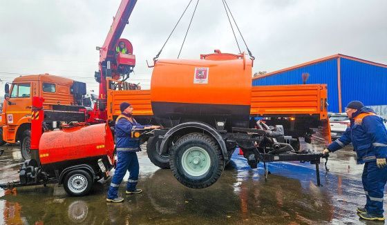 Москва передала коммунальную спецтехнику новым регионам России