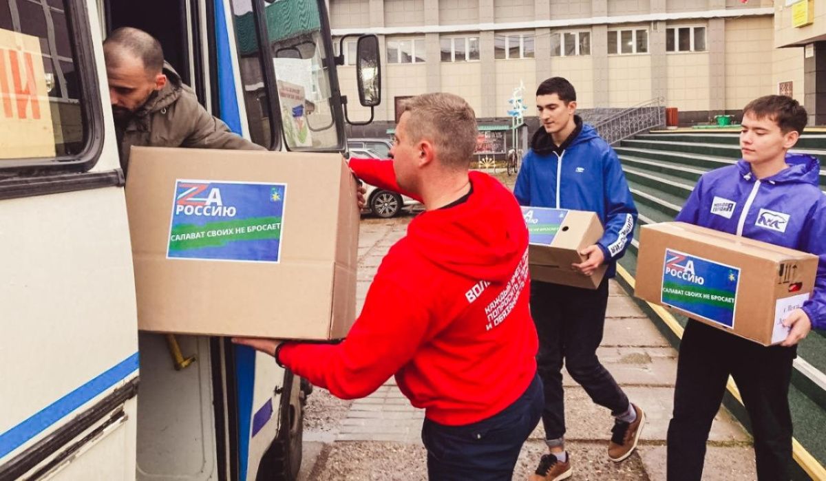 Молодогвардейцы Салавата оказывают помощь в отправке посылок для мобилизованных.