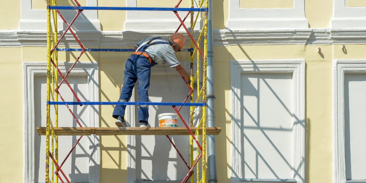 Более 90 млрд рублей потратят на ремонт и оснащение школ в России