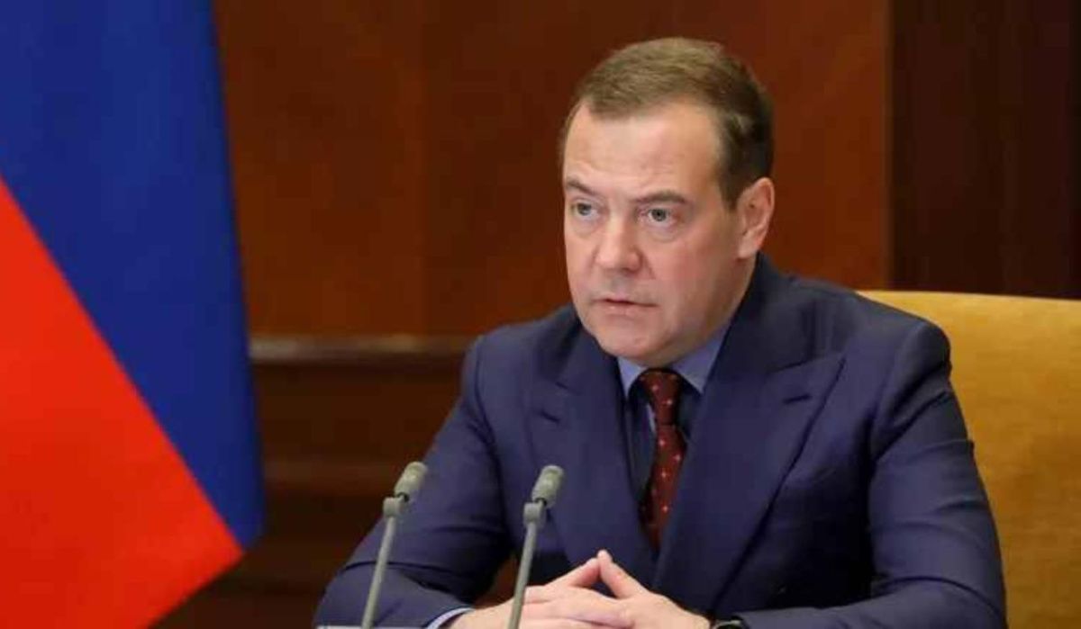 Медведев об атаке ВСУ на КТК: "Бешеное животное укусило хозяина"