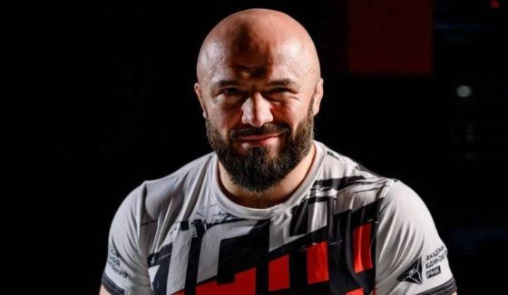 "Штаны загорелись": российски боец ММА пострадал от взрыва зарядного устройства