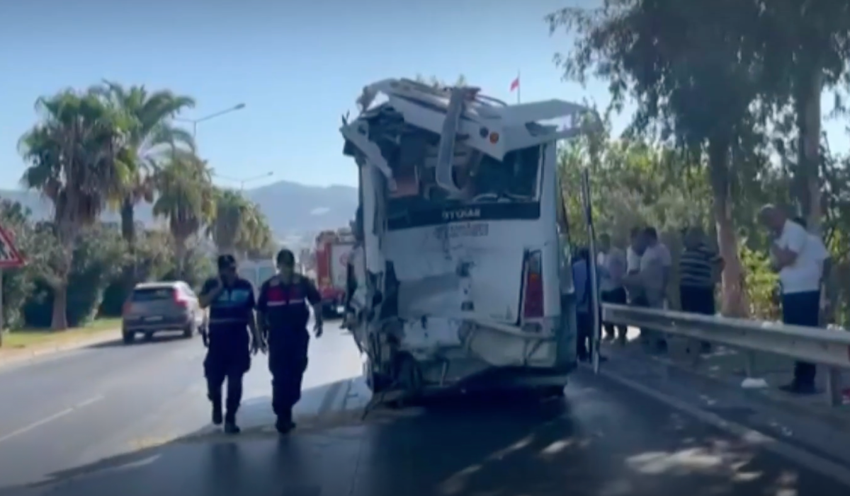 В Аланье автобус с более 20 российскими туристами попал в ДТП