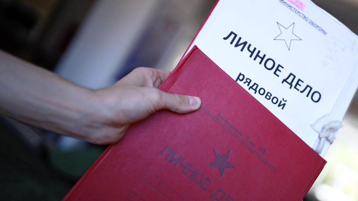 В Петербурге мобилизуют всех: негодных, женщин и даже мертвых