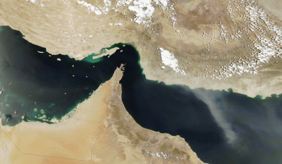 Иран прекращает торговлю через Ормузский пролив