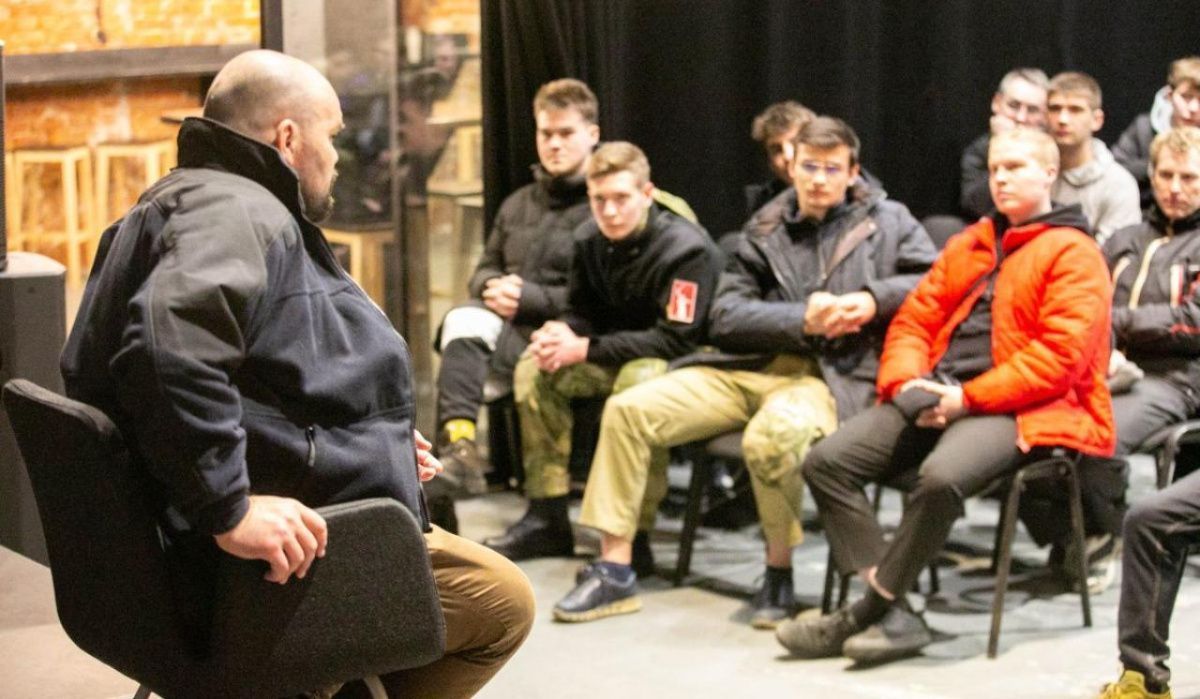 На Донбасс отправилась дополнительная группа добровольцев «Молодой Гвардии» и «Волонтёрской Роты»