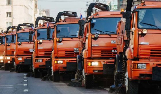 Коммунальная техника вышла на улицы для весенней уборки