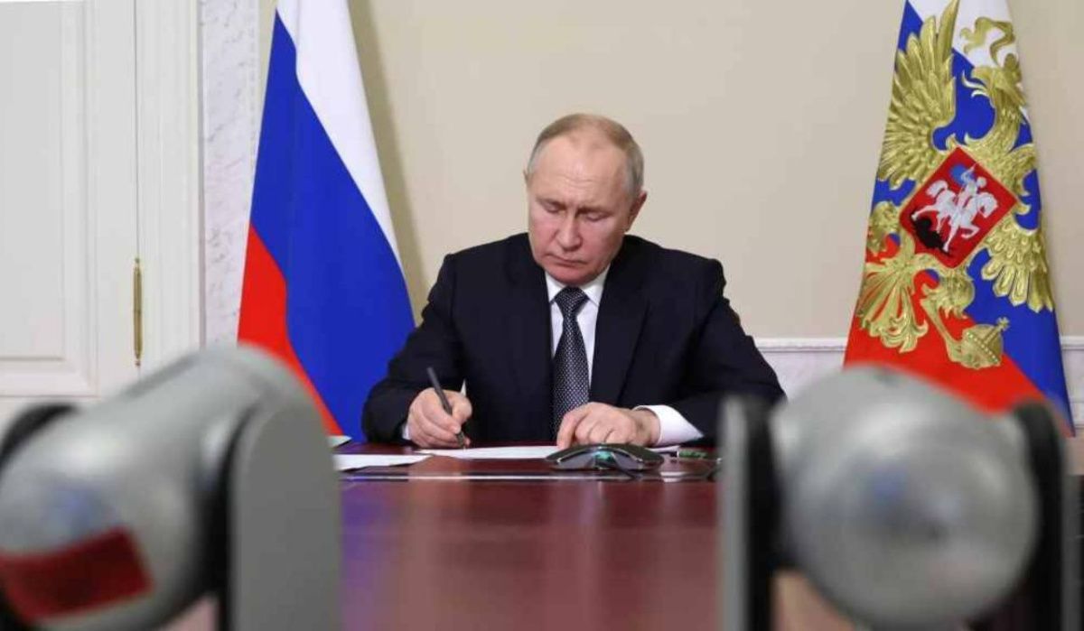 Путин утвердил два новых праздника в День народного единства