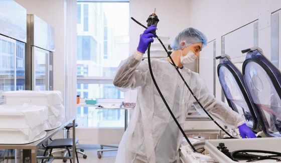 Володин: важно «не рушить образ людей в белых халатах»