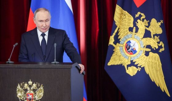 Путин объявил о повышении зарплат полицейским в 2026 году