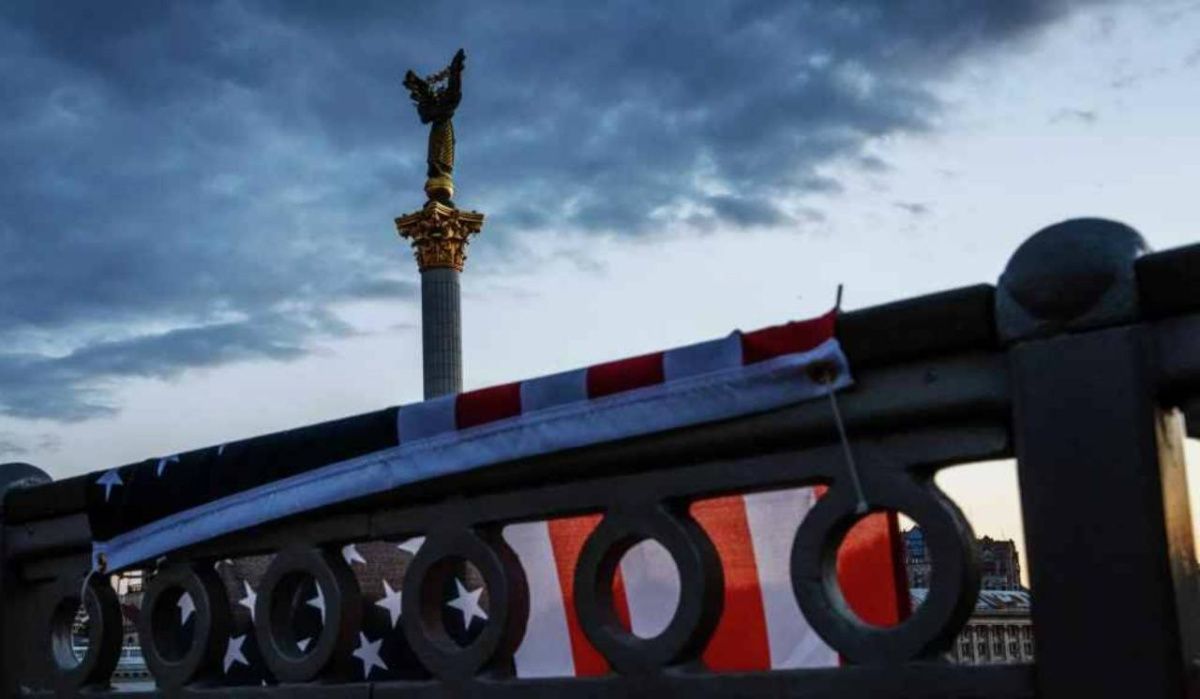 СМИ: США заморозили переговоры о военной помощи для Киева