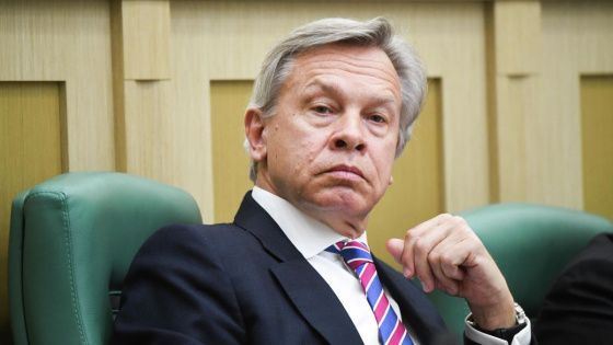 Пушков предложил Мерцу украсить офис фотографией "Знамени Победы на рейхстаге"