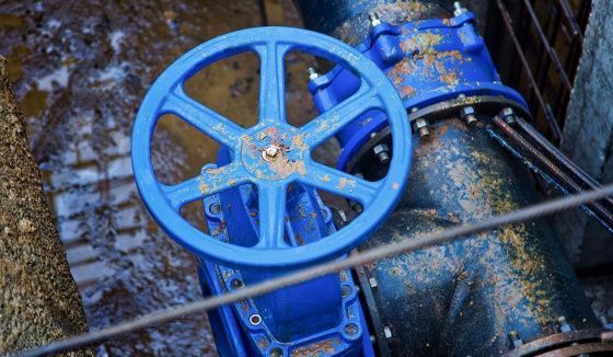 Стартовали работы по переносу транзитного водопровода на улице Макаренко в Москве