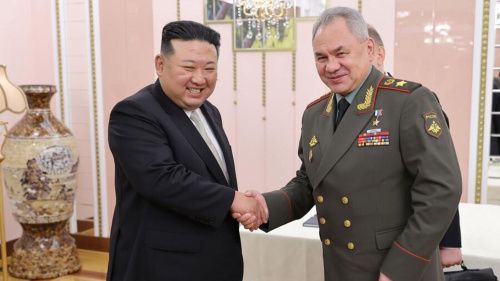 Шойгу вручил Ким Чен Ыну подарок от Путина