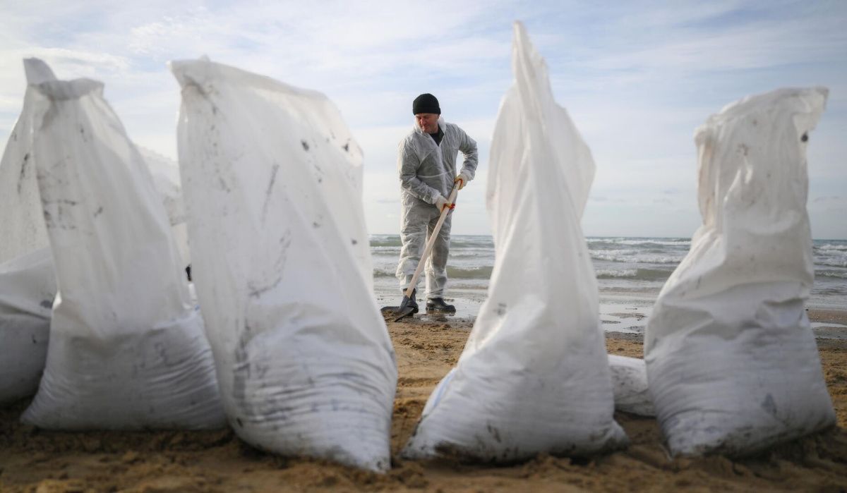 В Петербурге обнаружили свыше тонны опасных отходов