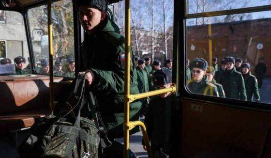 Госдума утвердила закон о круглогодичном военном призыве