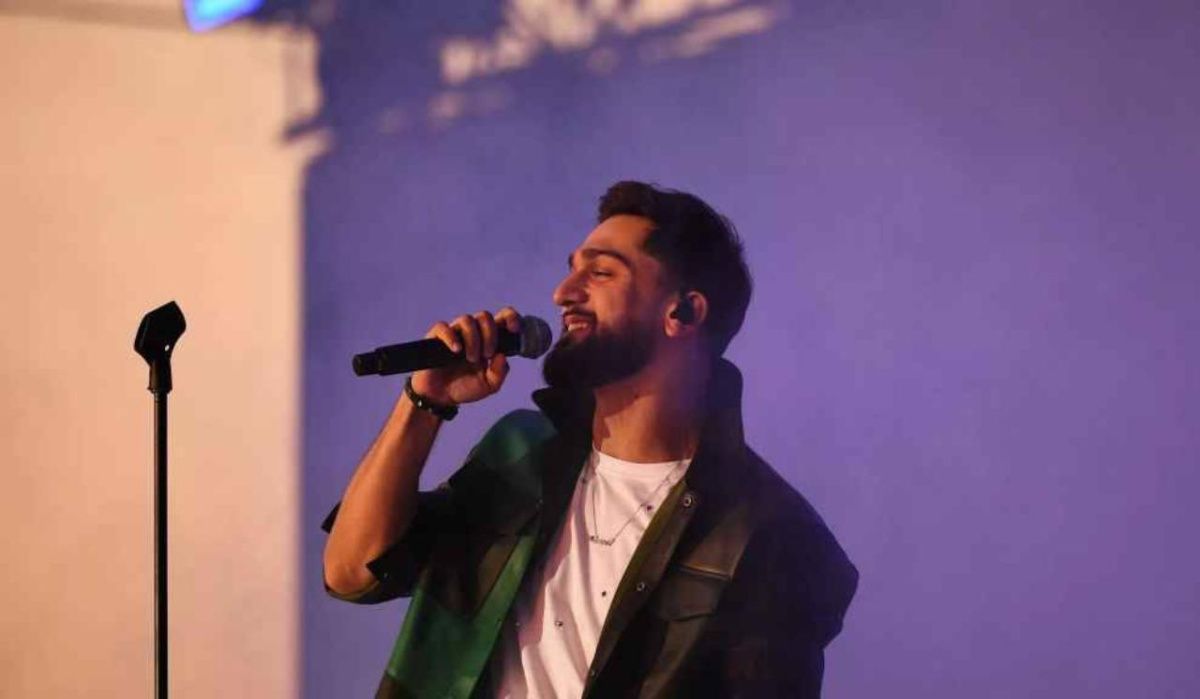 Jony обошёл Lady Gaga, установив новый рекорд по прослушиваниям